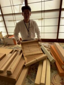 富山で出張買取する骨董買取ラボの鑑定士