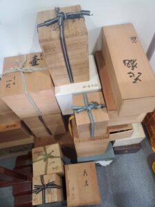 【リピート様・高岡市】花瓶、鉄瓶、銅器の置物などをお買取りしました。