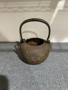 【店頭買取・高岡市】蓋のない鉄瓶をお買取りしました。