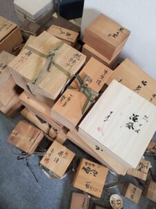 【リピート様・高岡市】盃、茶碗、茶器、徳利などたくさんの骨董品をお買取りしました。