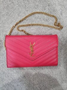 【店頭買取・高岡市】イヴ・サンローランのチェーンウォレットをお買取りしました。