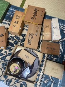 【出張買取・射水市】盃、湯呑、茶托や置物、たくさんの骨董品をお買取りしました。