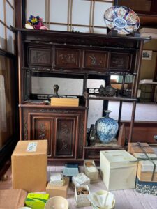 【出張買取・高岡市】茶棚、茶碗、釜、銅器、香炉などをお買取りしました。