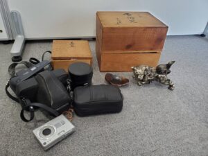 【店頭買取・高岡市】銅器のししの置物、カメラ、酒器、茶托をお買取りしました。