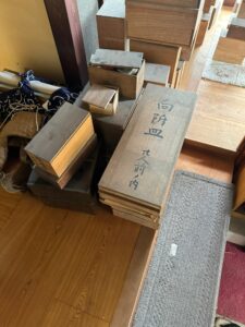 【富山県小矢部市】不動産屋さんからのご紹介で出張買取！空き家整理での伊万里焼・掛軸・着物など約80点を高価買取しました！