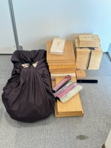 【出張買取・射水市】茶棚、着物、帯、銅製花瓶、贈答品などお買取りしました。