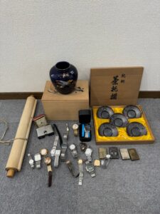 【店頭買取・高岡市】掛け軸、花瓶、茶托、時計、ライターなどをお買取りしました。