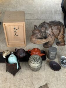 【出張買取・石川県津端町】茶器、急須、香炉、木彫りの置物、掛軸を買取しました。