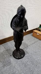 【店頭買取・氷見市】二宮金次郎像の銅器や九谷焼の花瓶、皿など数点をお買取りしました。