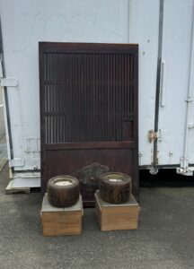 【出張買取・小矢部市】桐の火鉢と蔵の戸をお買取りしました。