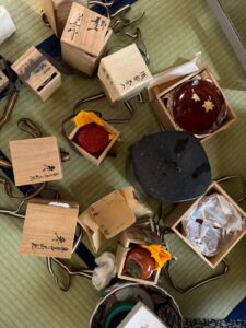 【富山県黒部市】大量の茶道具・火鉢・銀貨・18金などを丁寧に査定・高価買取！