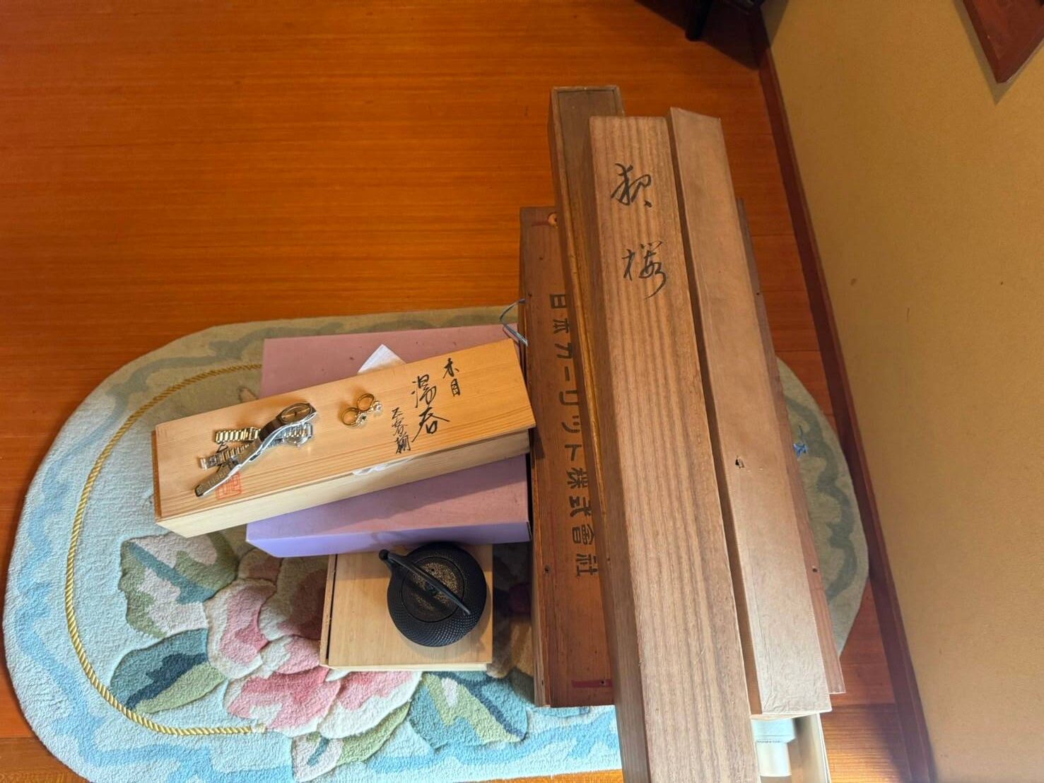 【富山県富山市】空き家のご実家にて出張買取！掛軸・鉄瓶・茶道具・時計・記念コインなどをお買取りしました