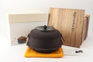 【作家紹介】｜畠春斎（はた しゅんさい）— 高岡鋳物の伝統を継ぐ釜師の系譜