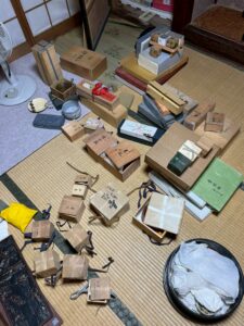 【富山県氷見市】空き家整理に伴う出張買取|井波彫刻の獅子頭や茶道具などを査定・高価買取