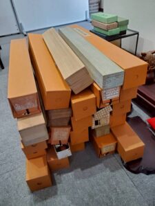 【富山県高岡市】実家解体前に遺品整理！掛軸や置物を店頭にお持ち込みいただきました