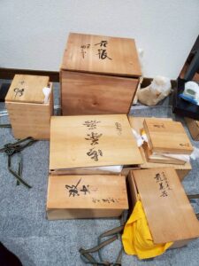 【富山県高岡市】引っ越しに伴う実家整理でご来店！Google口コミを見て茶道具・九谷焼などを高価買取しました。