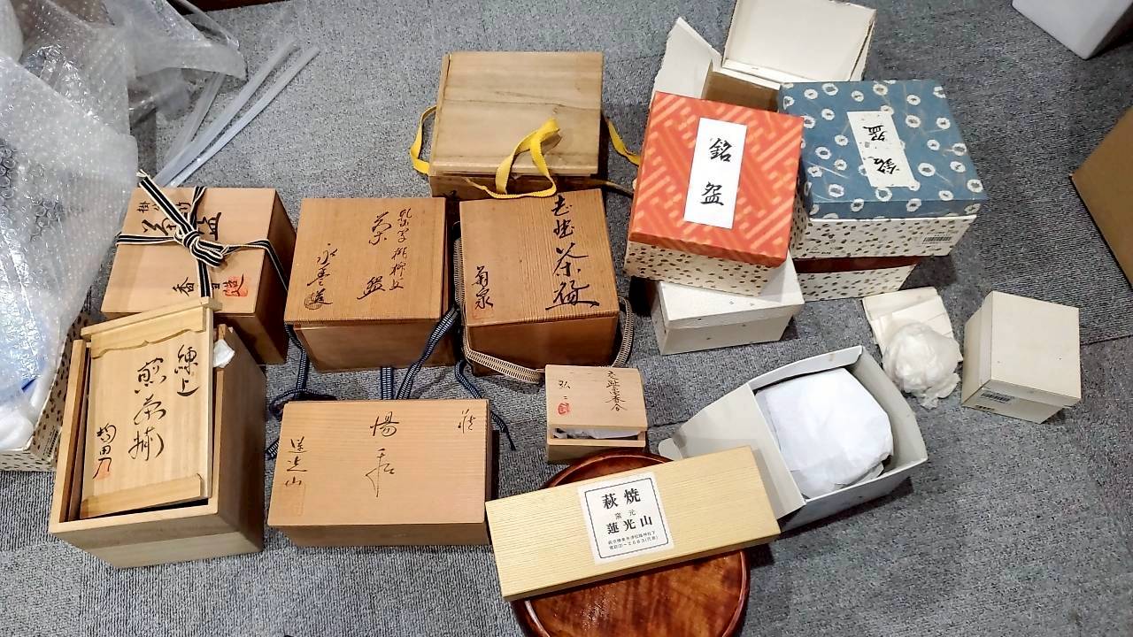 【富山県高岡市】チラシをご覧になり茶道具や額を店舗にお持ち込みしてくださりました!
