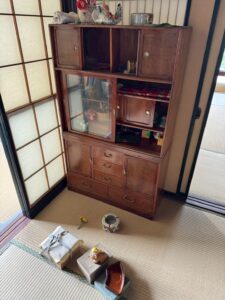 【富山県南砺市】実家売却に伴う残置物整理で茶棚や屏風などを高価買取しました。
