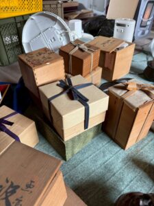 【石川県七尾市】公費解体前の家の整理で骨董品買取。九谷焼や銅器など多数を査定・買取いたしました。