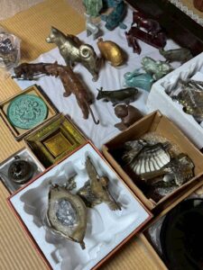 【石川県七尾市】蔵整理で大量の骨董品を査定・買取!九谷焼や掛軸などハイエース1台分を手早く対応いたしました!