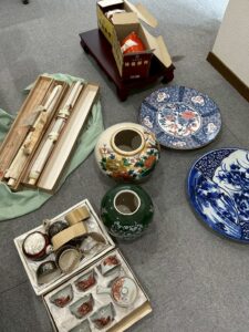 【富山県高岡市】空き家整理中に見つかった掛軸や花瓶などを持ち込み査定｜「処分しなくてよかった」とのお声も