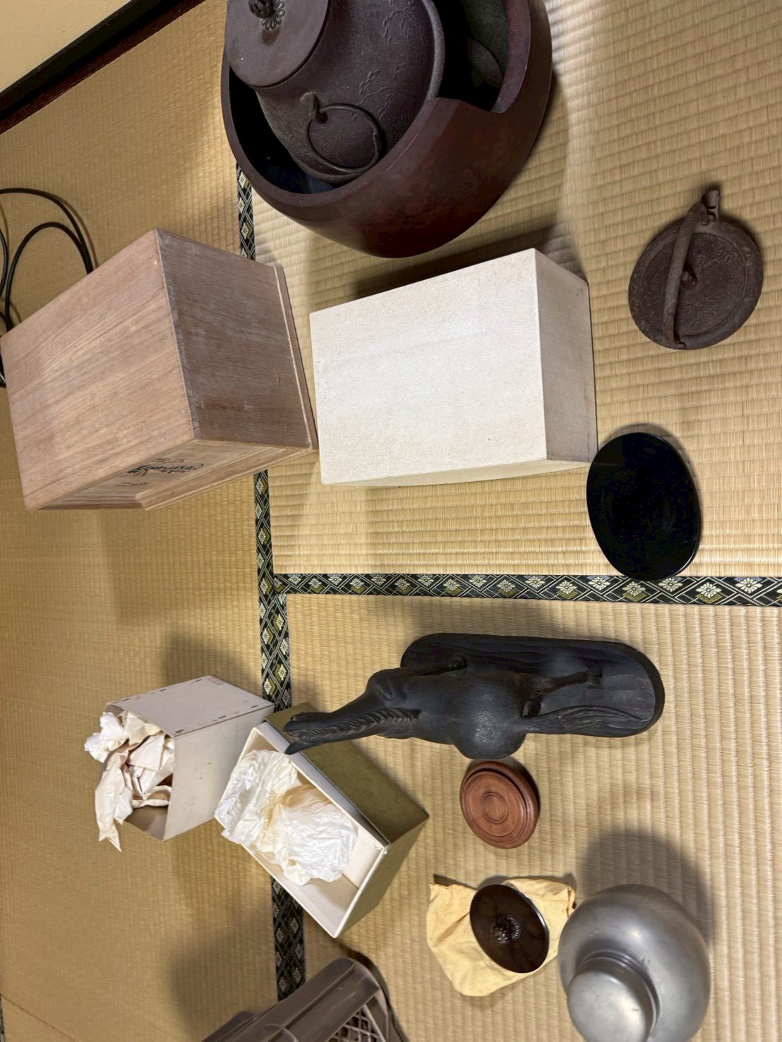 【石川県金沢市】家の片付けのご依頼。鉄瓶・茶道具・火鉢・掛軸などを出張買取しました！