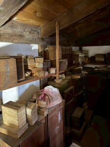 【富山県高岡市】能登地震の影響で蔵を解体前に査定依頼｜九谷焼・伊万里焼・輪島塗・掛軸などを高価買取しました。
