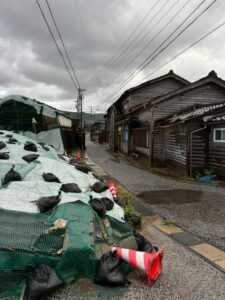 【石川県輪島市】能登地震で解体する実家の蔵を整理｜伊万里・九谷焼・輪島塗・茶道具などを出張買取しました。